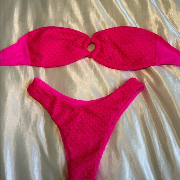 Amazon hot pink bikini set - Picture 2 of 6